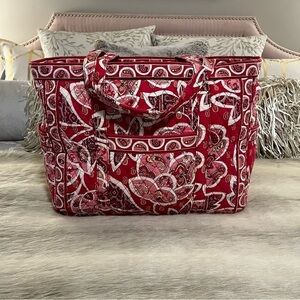 VERA BRADLEY Rosy Posie Large Get Carried Away Tote Pockets Red White Floral